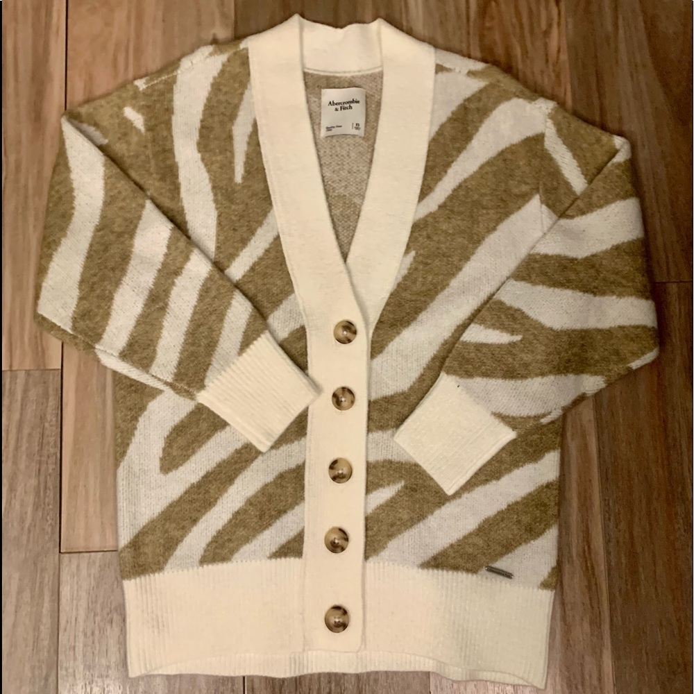 NWT! Abercrombie & Fitch Animal Print Cardigan Size XS